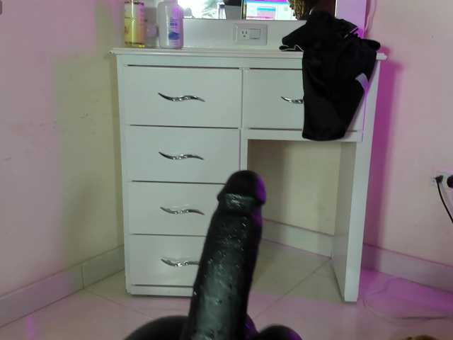 anisha-zambrano live cam preview