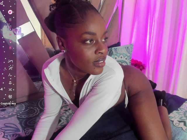 anisha-zambrano live cam on BongaCams