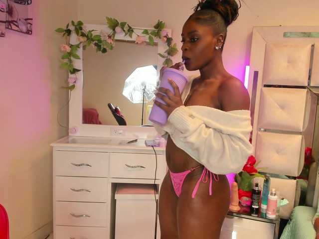 anisha-zambrano live cam on BongaCams