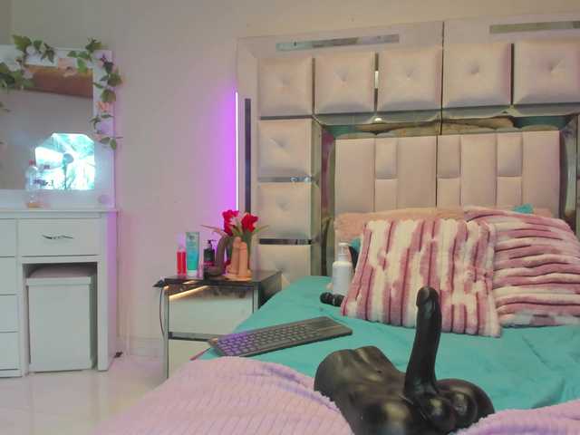 anisha-zambrano live cam on BongaCams