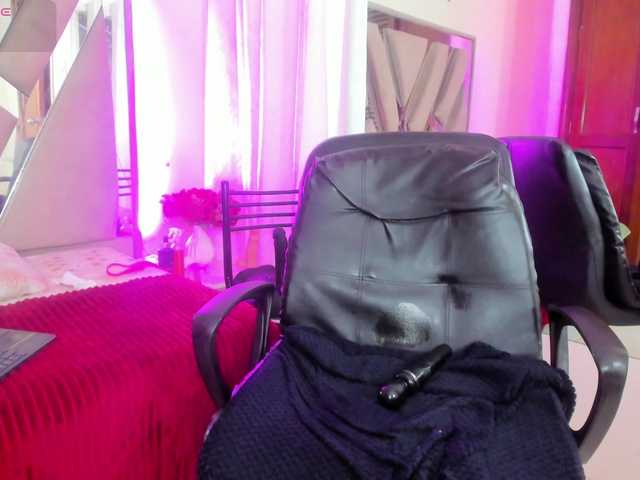 anisha-zambrano webcam