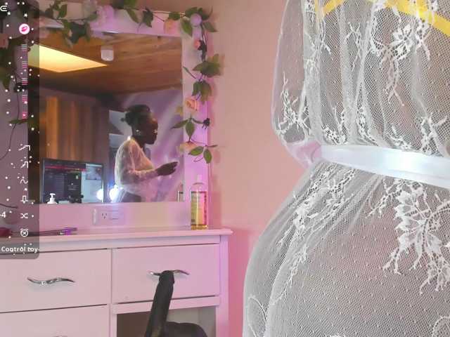 anisha-zambrano live cam on BongaCams