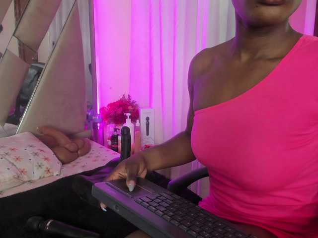 anisha-zambrano live cam on BongaCams