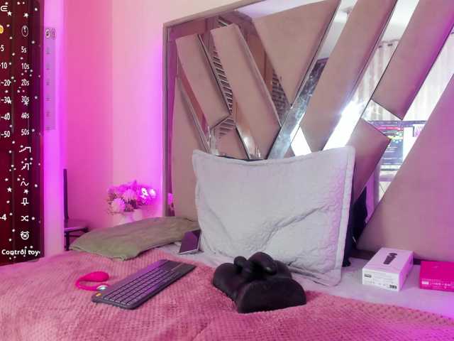 anisha-zambrano live cam on BongaCams