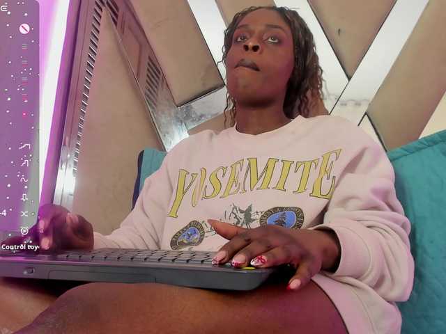 anisha-zambrano live cam on BongaCams