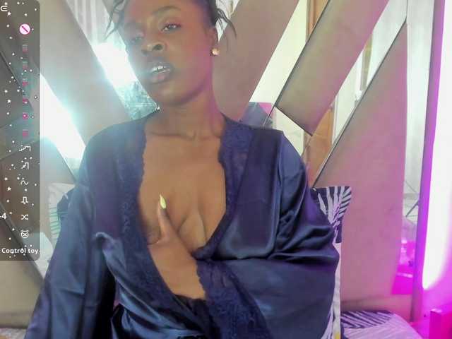anisha-zambrano live cam on BongaCams