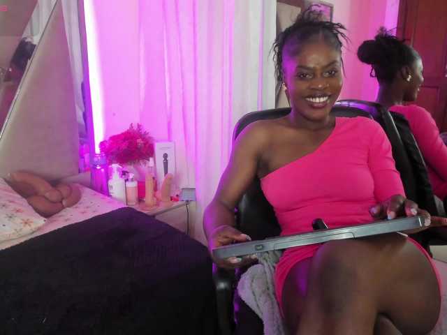 anisha-zambrano live cam on BongaCams