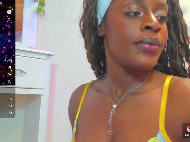 anisha-zambrano live cam on BongaCams