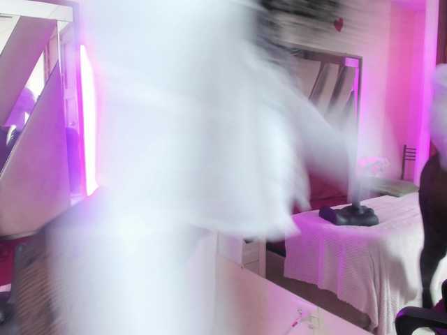 anisha-zambrano live webcam show