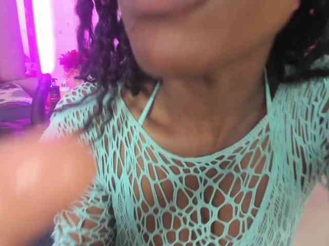 anisha-zambrano webcam