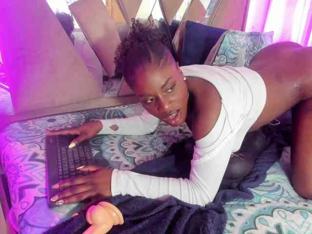 anisha-zambrano webcam