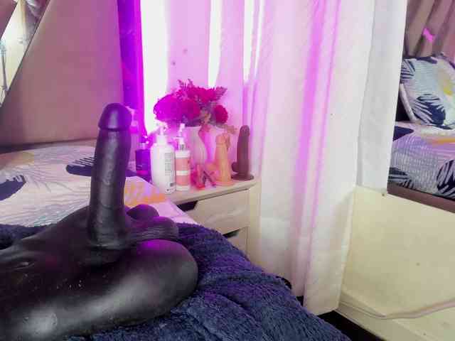 anisha-zambrano webcam