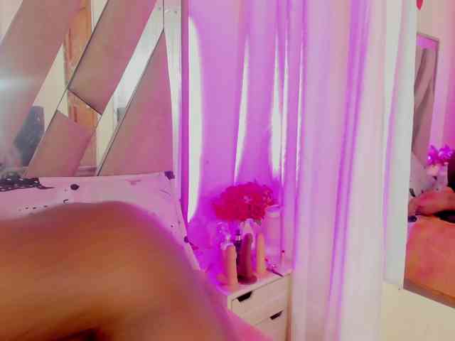 anisha-zambrano webcam