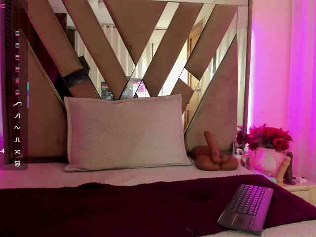 anisha-zambrano webcam
