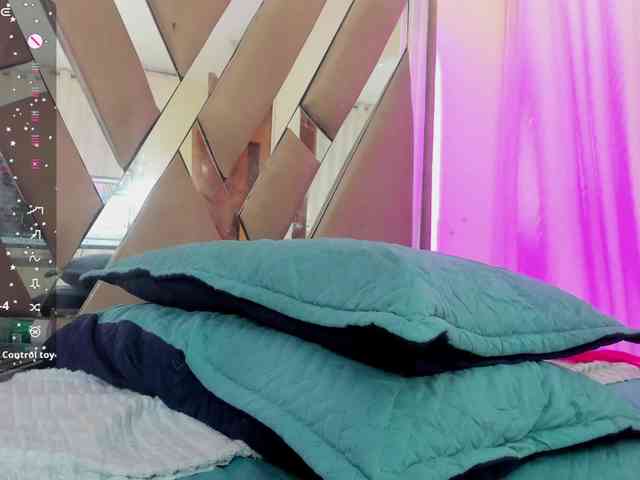 anisha-zambrano webcam