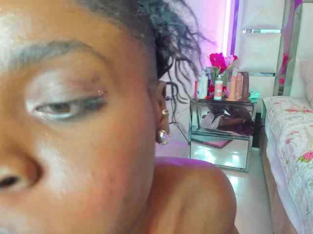 anisha-zambrano webcam