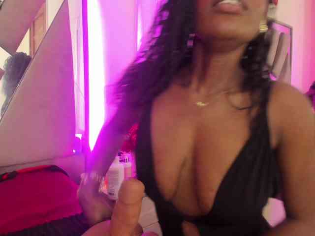 anisha-zambrano webcam