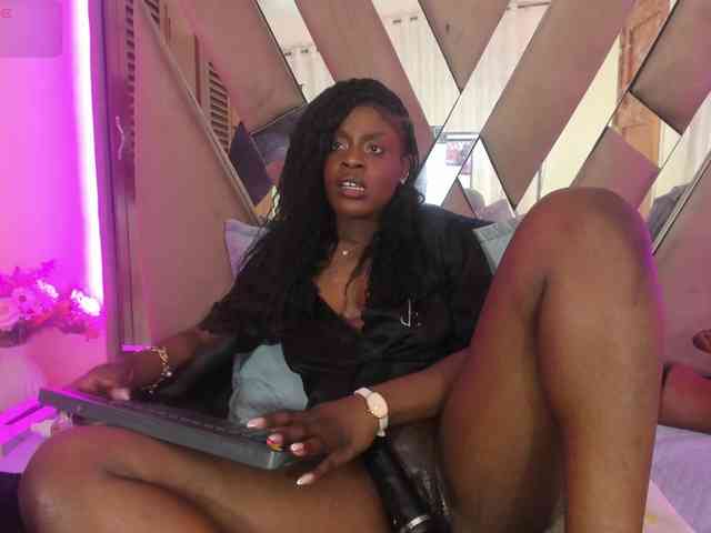 anisha-zambrano webcam