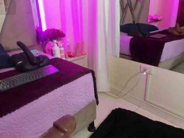 anisha-zambrano webcam