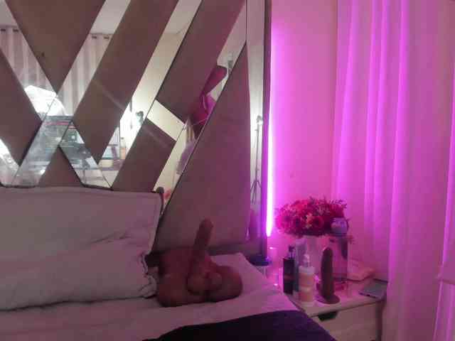 anisha-zambrano webcam