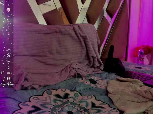 anisha-zambrano webcam