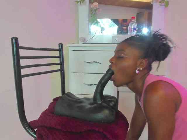 anisha-zambrano webcam