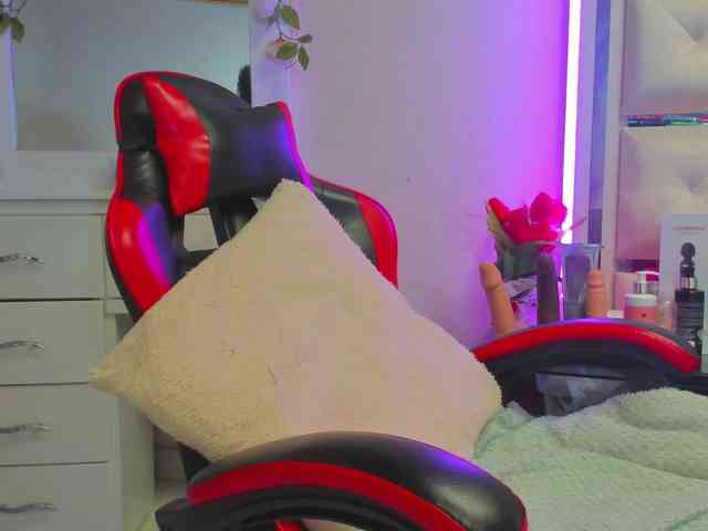 anisha-zambrano webcam