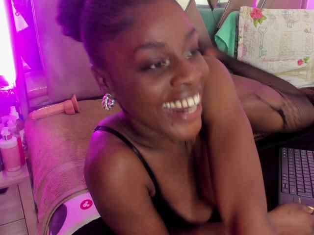 anisha-zambrano webcam