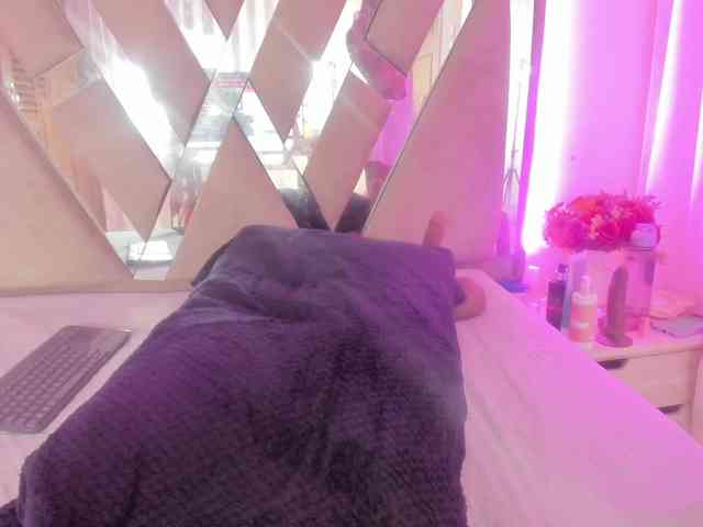 anisha-zambrano webcam