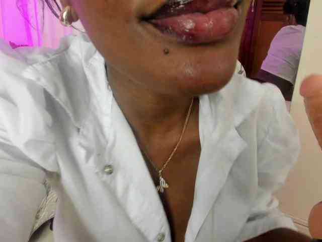anisha-zambrano webcam