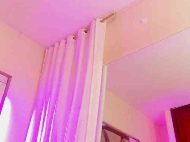 anisha-zambrano webcam