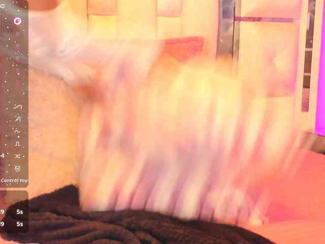 anisha-zambrano webcam