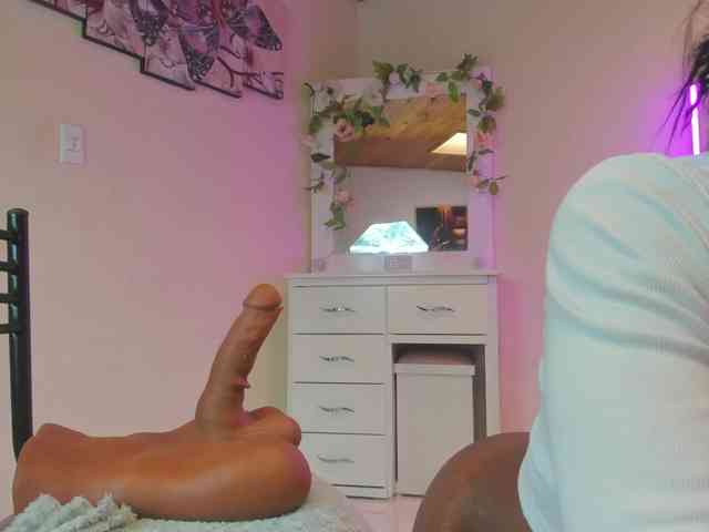 anisha-zambrano webcam