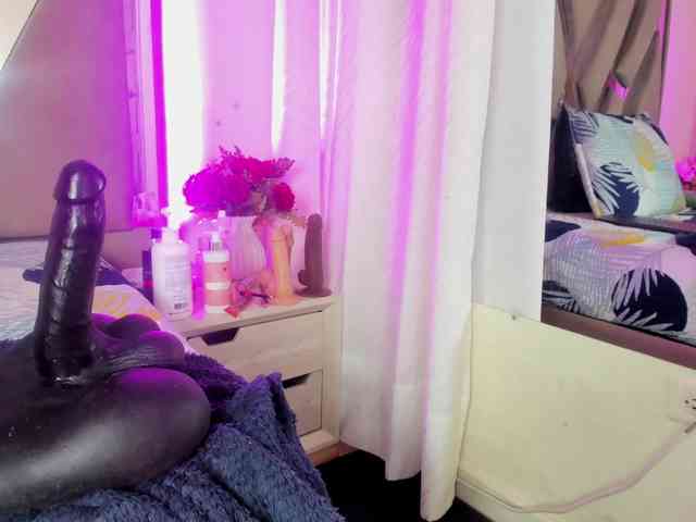 anisha-zambrano webcam