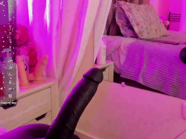 anisha-zambrano webcam