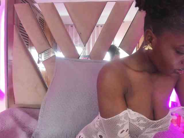 anisha-zambrano webcam