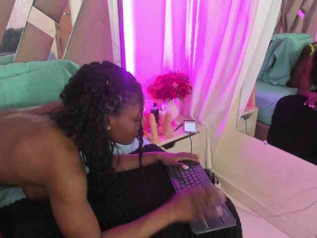anisha-zambrano webcam