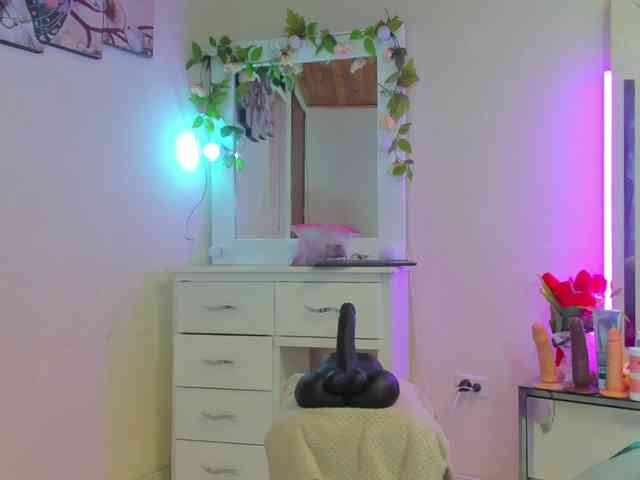 anisha-zambrano webcam