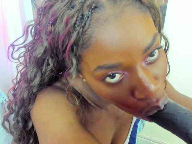 anisha-zambrano webcam