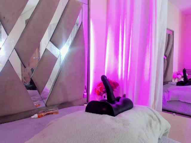 anisha-zambrano webcam