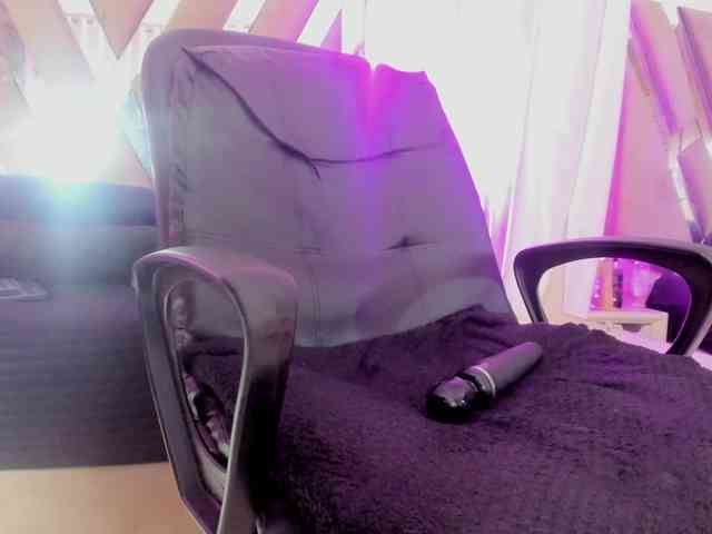 anisha-zambrano webcam
