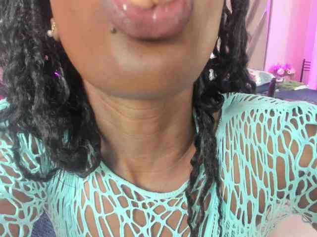 anisha-zambrano webcam