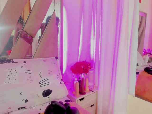 anisha-zambrano webcam