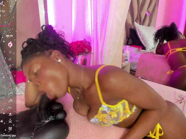 anisha-zambrano webcam