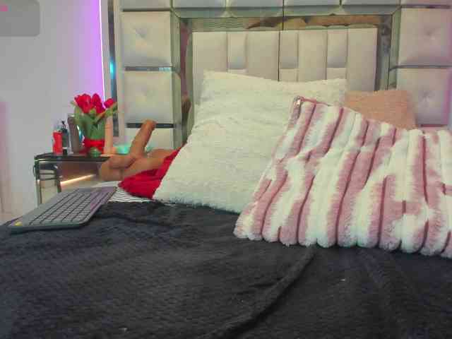 anisha-zambrano webcam