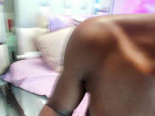 anisha-zambrano webcam