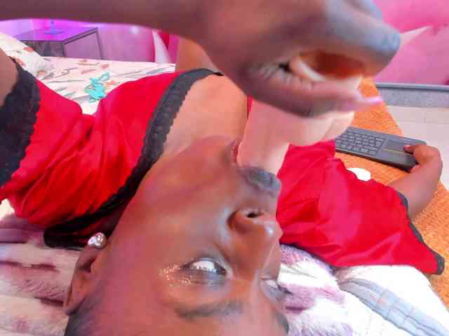anisha-zambrano webcam