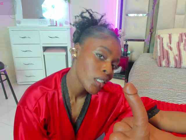 anisha-zambrano webcam