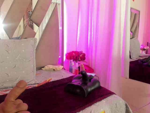 anisha-zambrano webcam