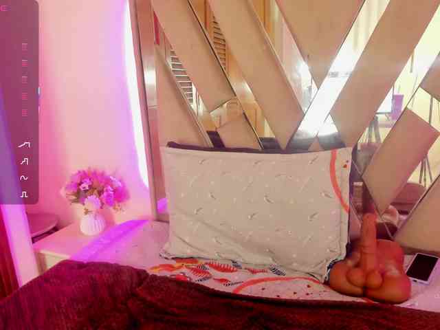 anisha-zambrano webcam